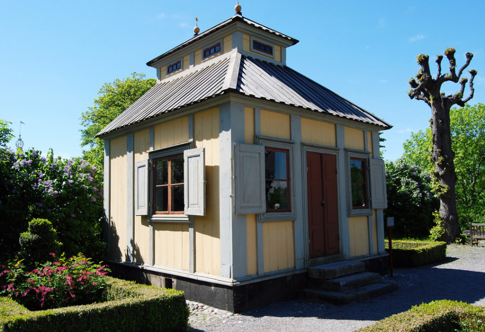 Originalet av Swedenborgs lusthus finns på Skansen.